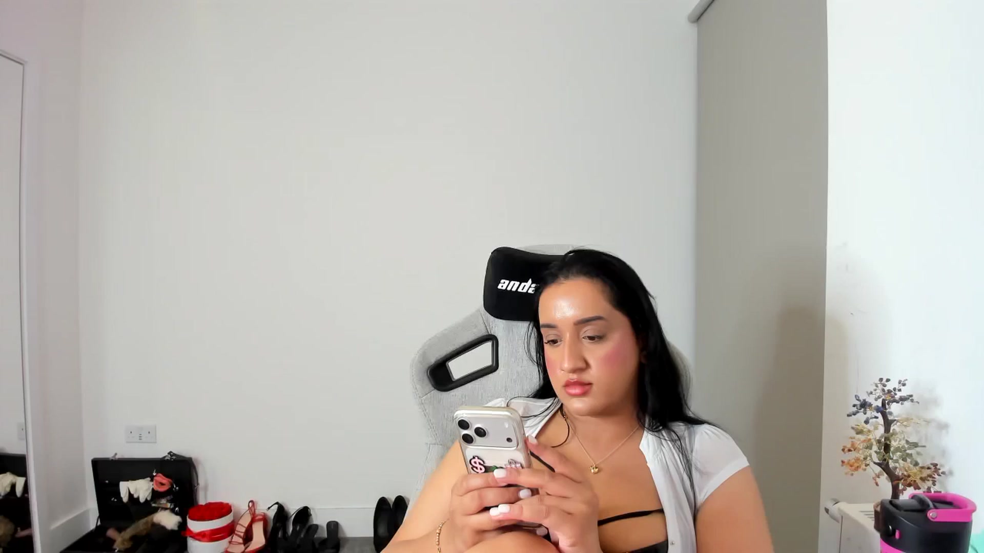 Gallery image thumbnail from JesicaCoper's myfreecams stream on, 05/10/2026, 02:07 image 12 of 20