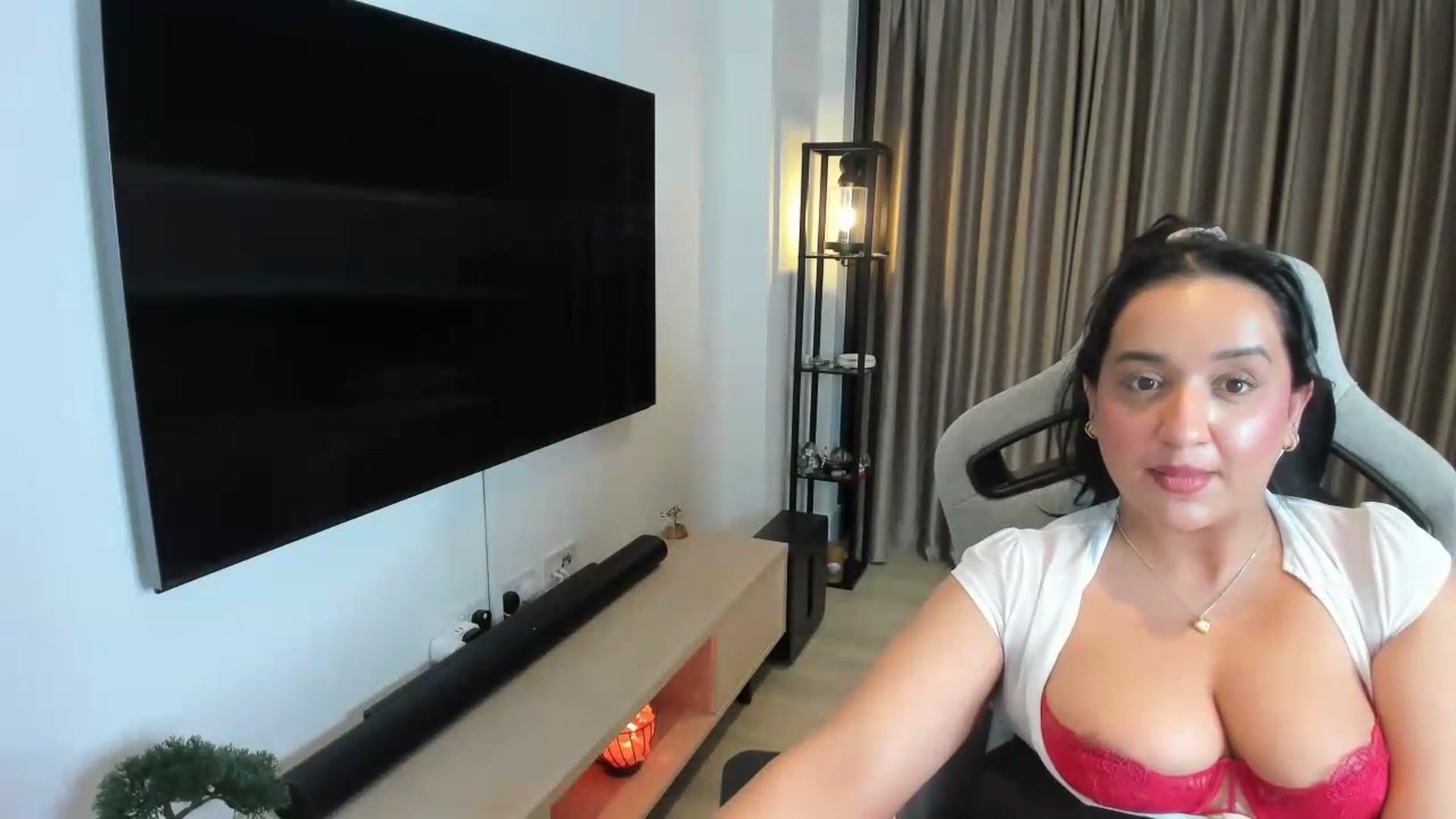 Gallery image thumbnail from JesicaCoper's myfreecams stream on, 05/17/2026, 04:37 image 15 of 20