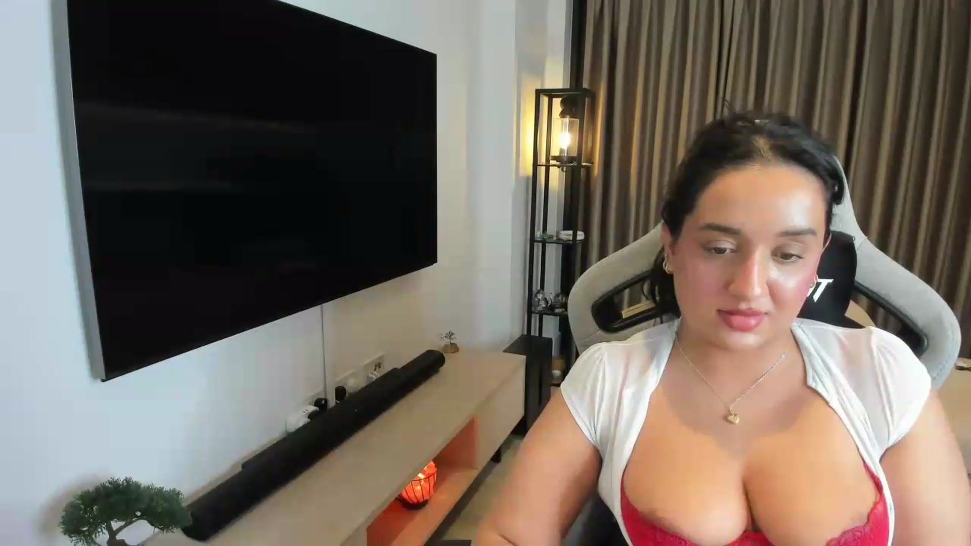 Gallery image thumbnail from JesicaCoper's myfreecams stream on, 05/17/2026, 04:37 image 12 of 20