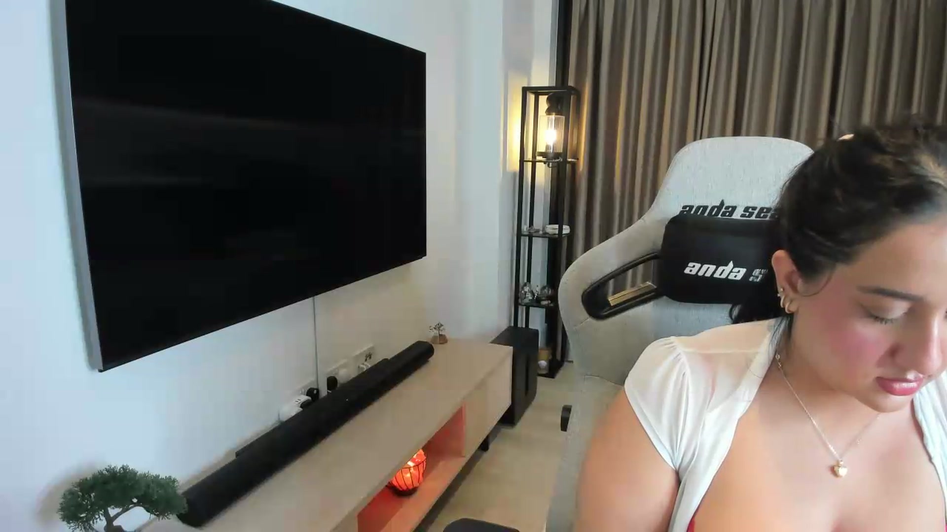 Gallery image thumbnail from JesicaCoper's myfreecams stream on, 05/17/2026, 04:37 image 10 of 20