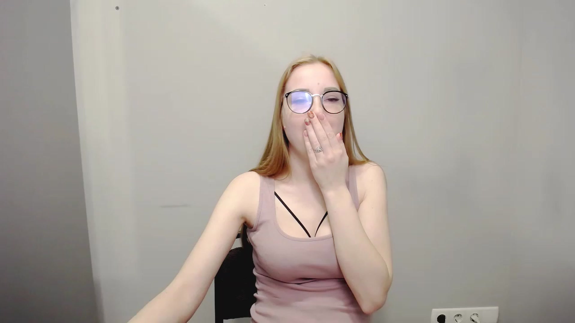 Gallery image thumbnail from JessPretty_'s myfreecams stream on, 04/14/2023, 24:16 image 18 of 20