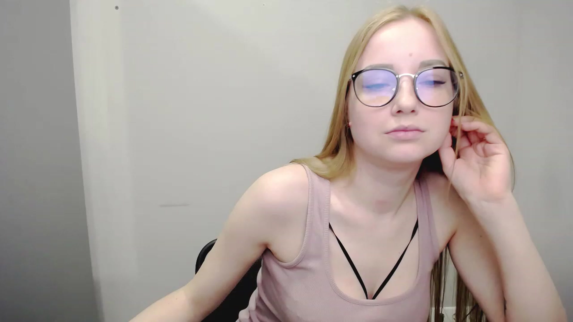Gallery image thumbnail from JessPretty_'s myfreecams stream on, 04/14/2023, 01:43 image 16 of 20