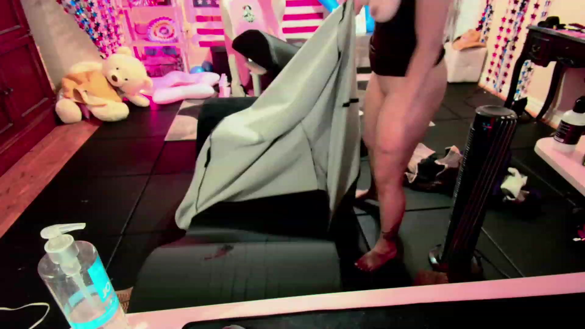 Gallery image thumbnail from JessWhitmore's myfreecams stream on, 07/25/2023, 07:11 image 17 of 20