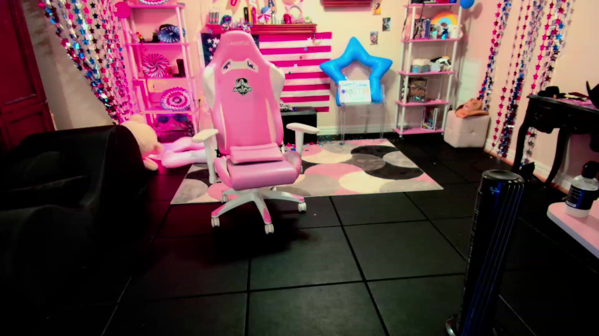 Gallery image thumbnail from JessWhitmore's myfreecams stream on, 07/26/2023, 14:49 image 12 of 20