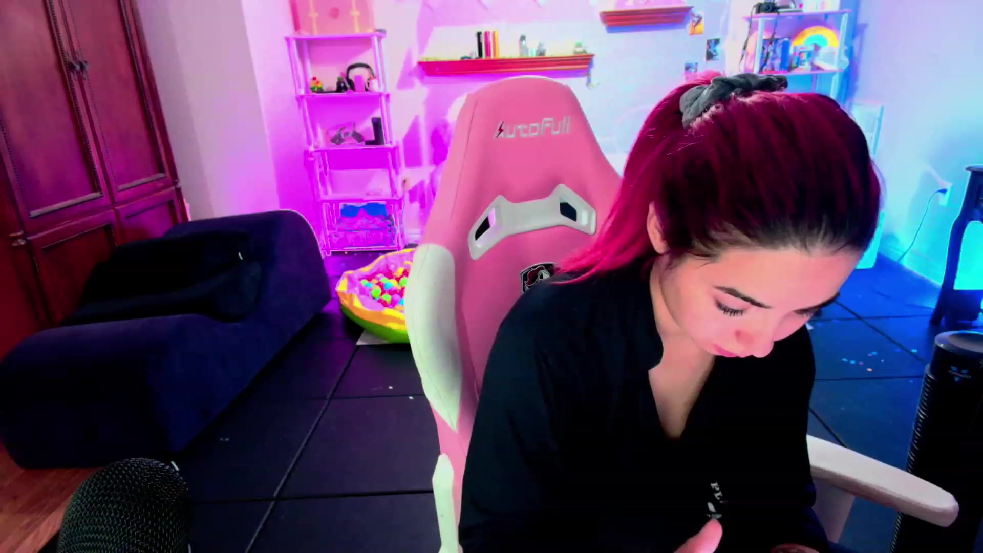 Gallery image thumbnail from JessWhitmore's myfreecams stream on, 08/07/2023, 08:20 image 18 of 20