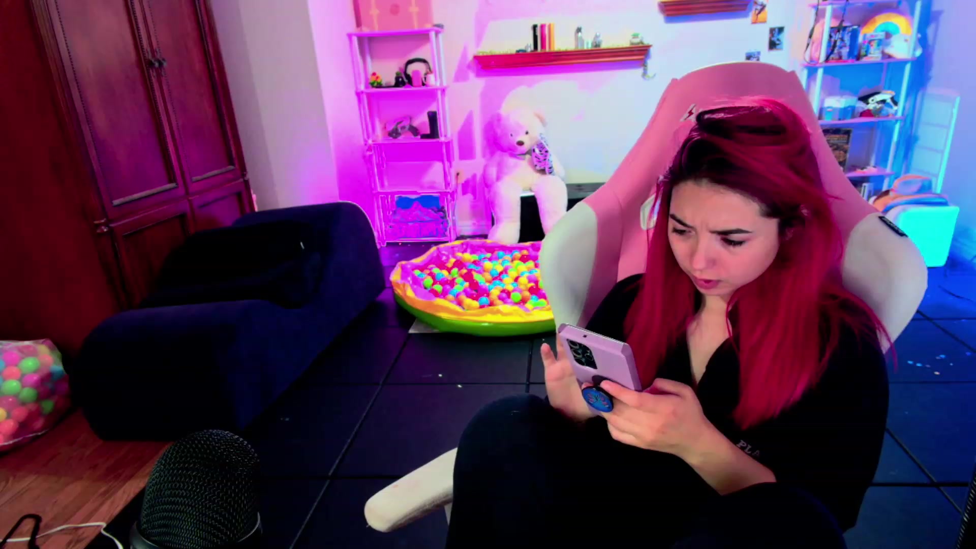 Gallery image thumbnail from JessWhitmore's myfreecams stream on, 08/07/2023, 08:20 image 17 of 20