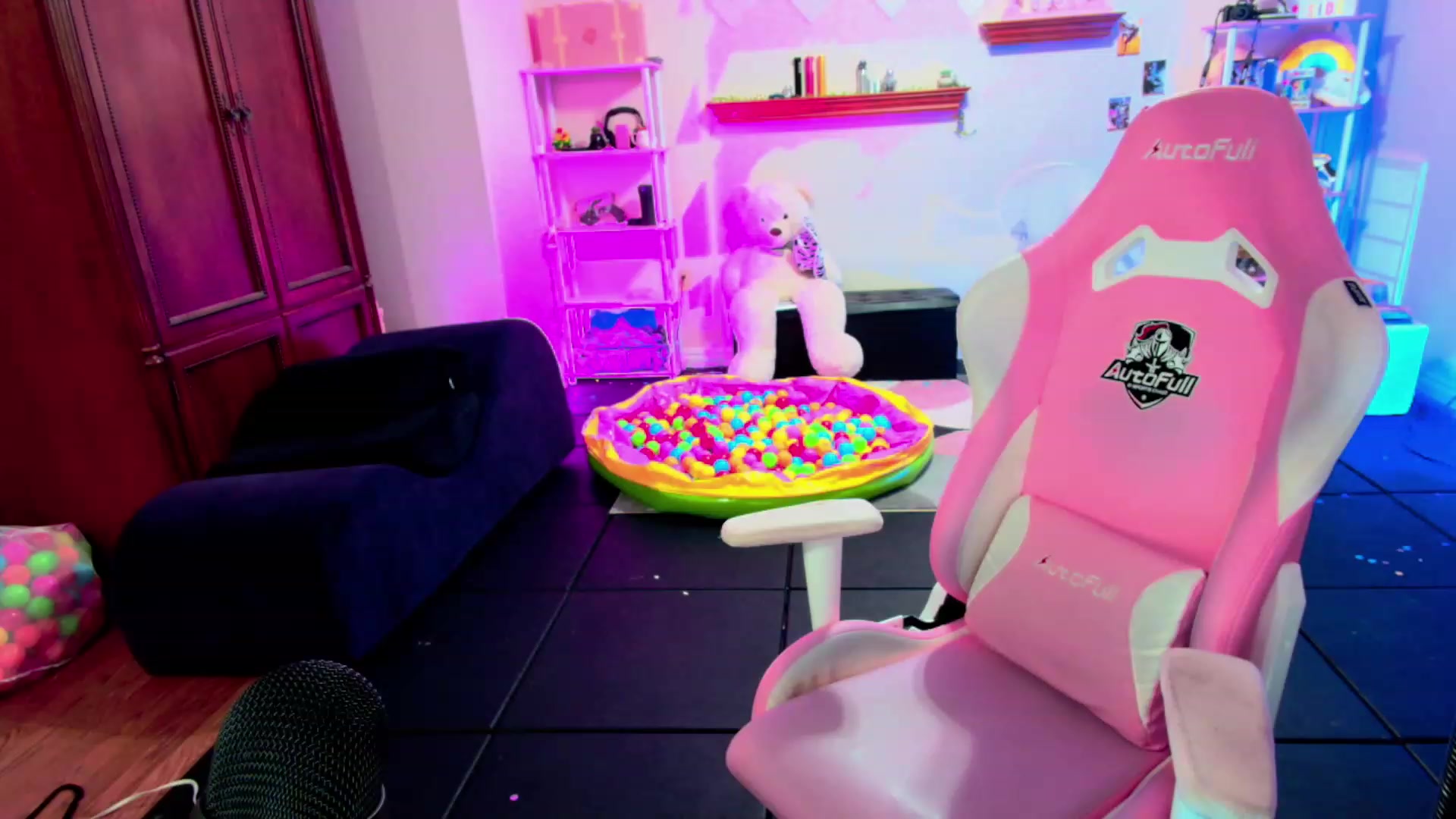 Gallery image thumbnail from JessWhitmore's myfreecams stream on, 08/07/2023, 08:20 image 10 of 20