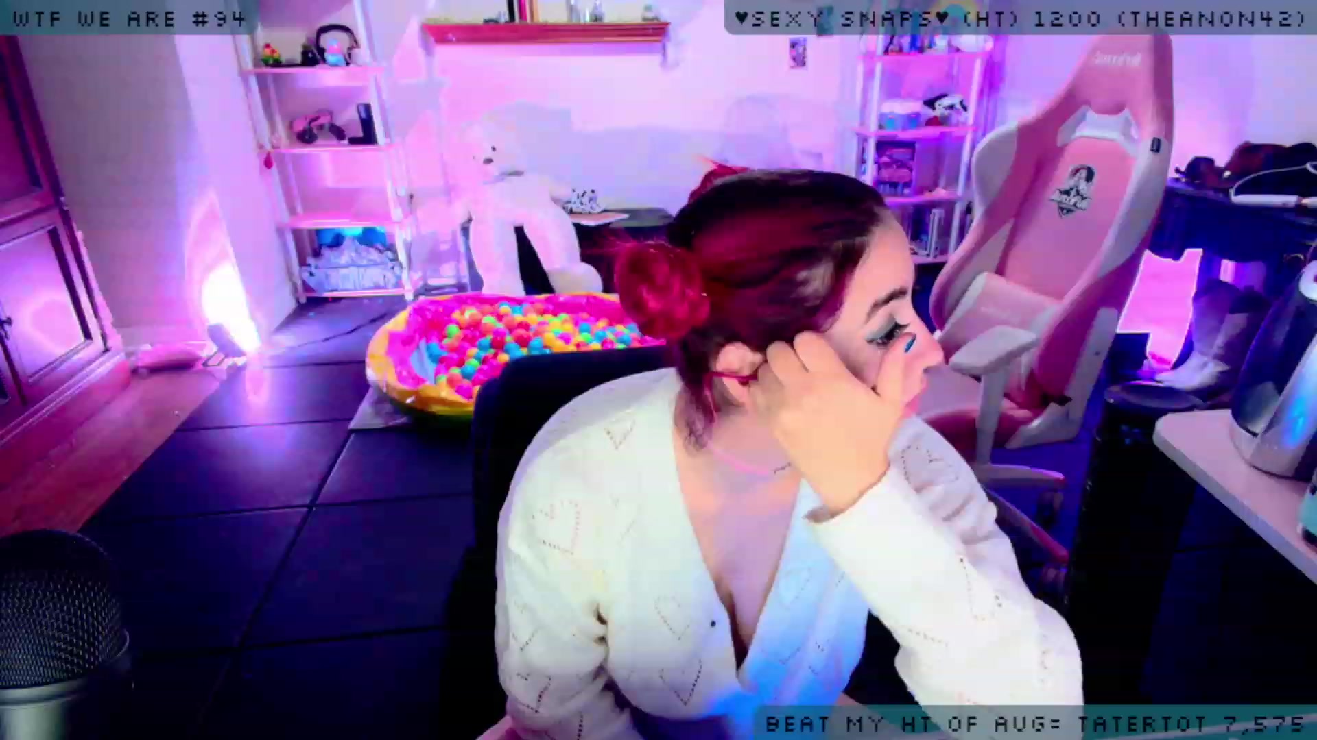 Gallery image thumbnail from JessWhitmore's myfreecams stream on, 08/21/2023, 07:46 image 11 of 20