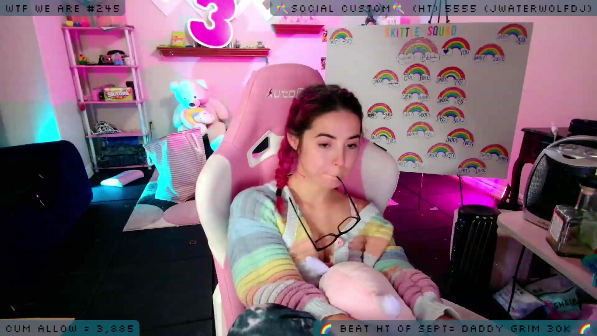 Gallery image thumbnail from JessWhitmore's myfreecams stream on, 10/04/2023, 05:34 image 12 of 20