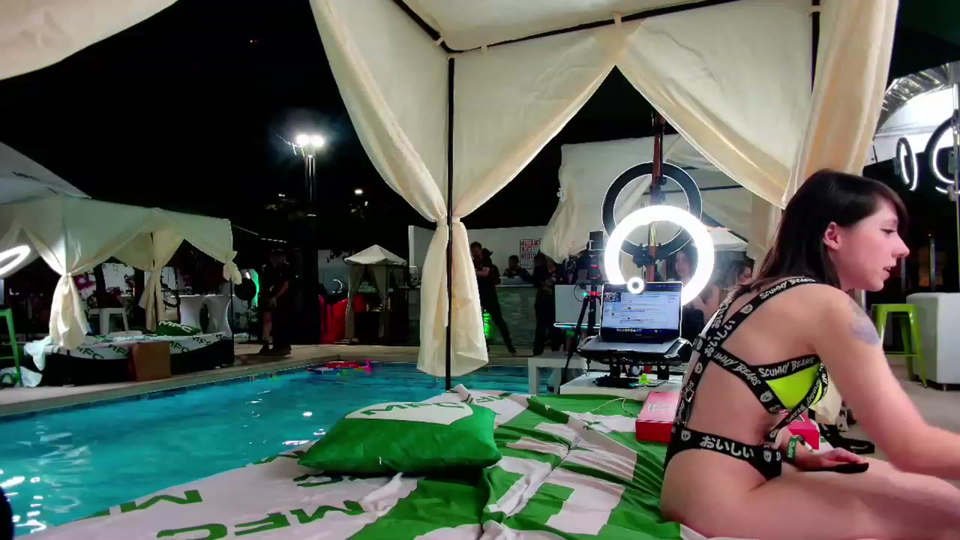 Gallery image thumbnail from JessWhitmore's myfreecams stream on, 10/11/2023, 07:16 image 3 of 20