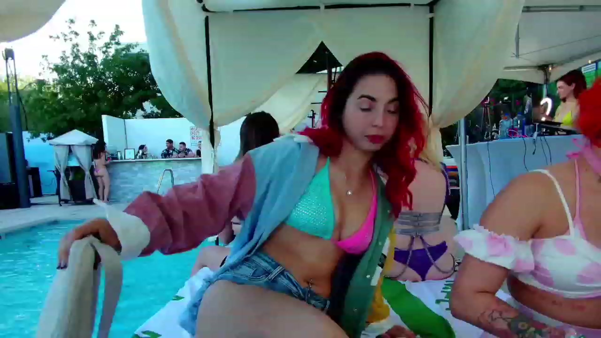 Gallery image thumbnail from JessWhitmore's myfreecams stream on, 10/12/2023, 24:22 image 5 of 20