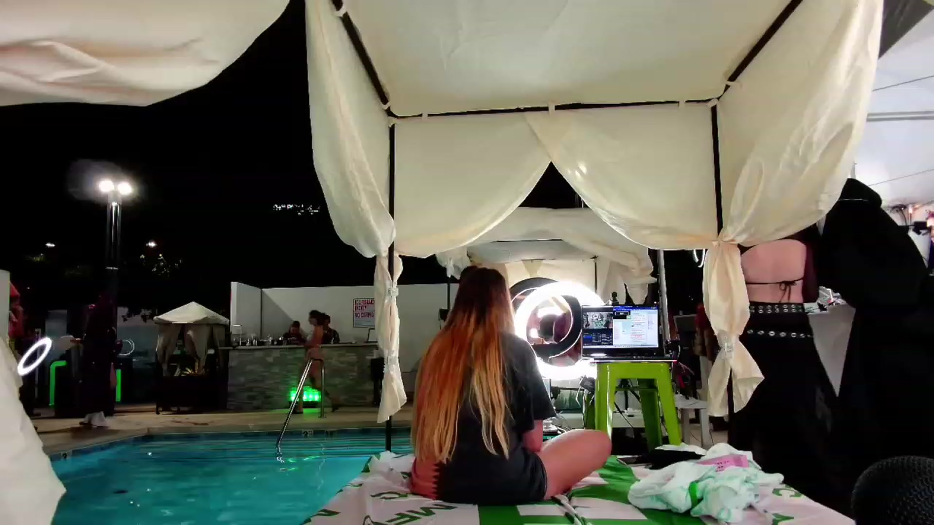 Gallery image thumbnail from JessWhitmore's myfreecams stream on, 10/12/2023, 03:28 image 7 of 20