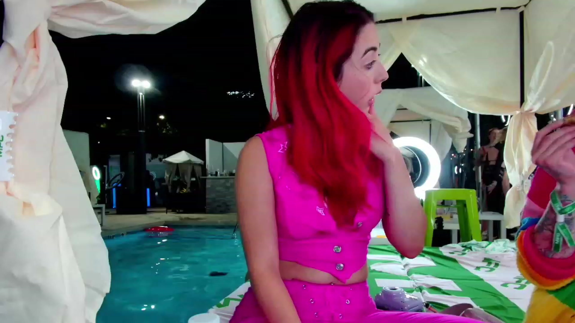 Gallery image thumbnail from JessWhitmore's myfreecams stream on, 10/12/2023, 06:39 image 7 of 20