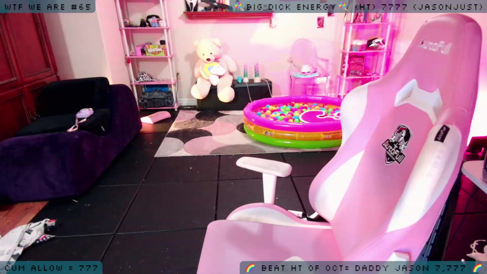 Gallery image thumbnail from JessWhitmore's myfreecams stream on, 10/20/2023, 06:31 image 16 of 20
