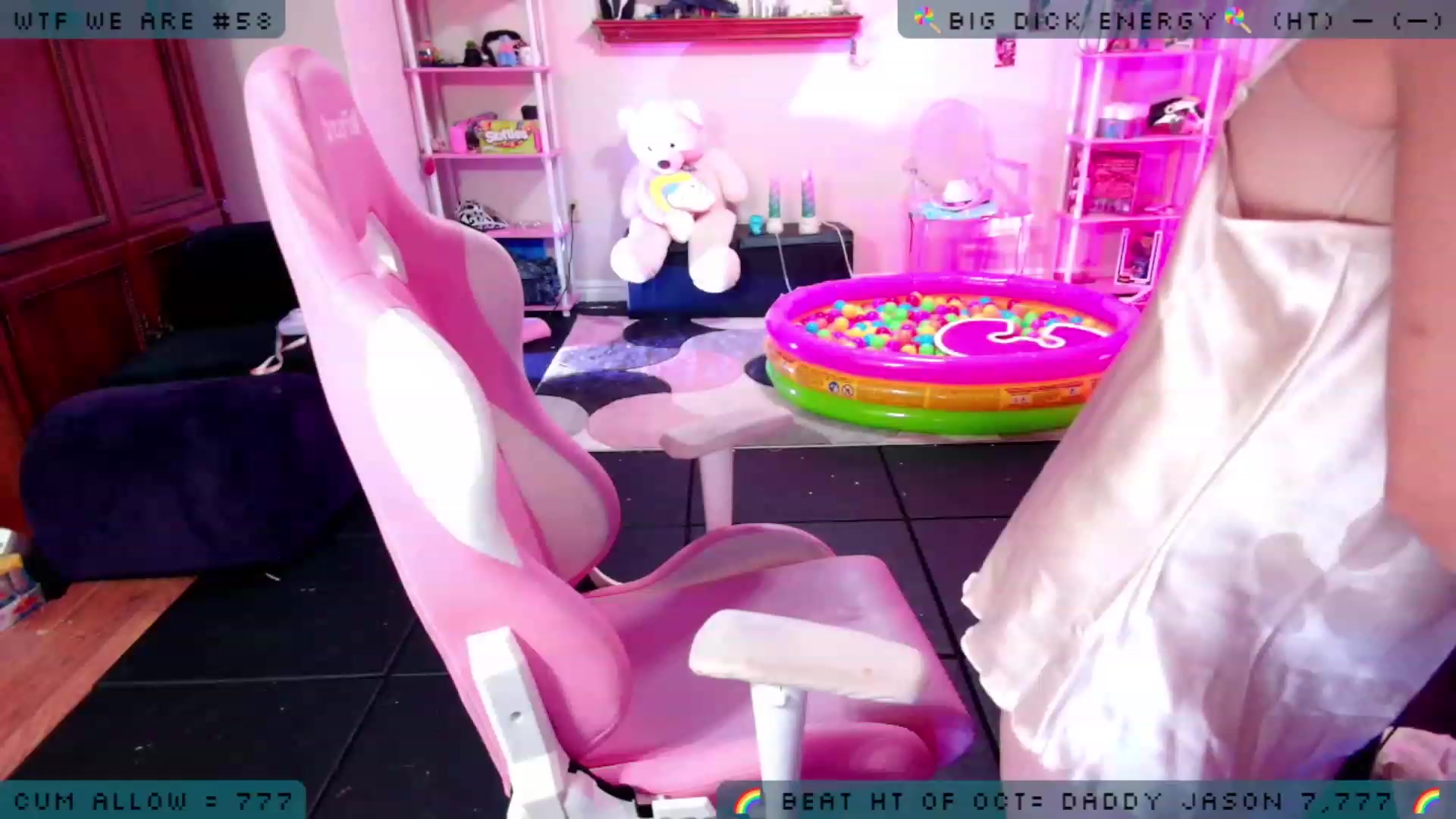 Gallery image thumbnail from JessWhitmore's myfreecams stream on, 10/21/2023, 02:25 image 12 of 20