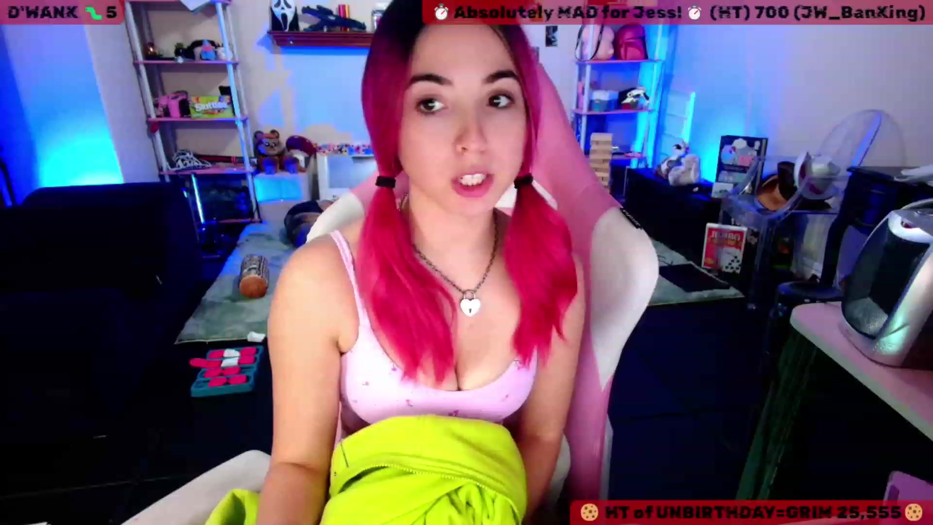 Gallery image thumbnail from JessWhitmore's myfreecams stream on, 11/22/2023, 06:16 image 12 of 20
