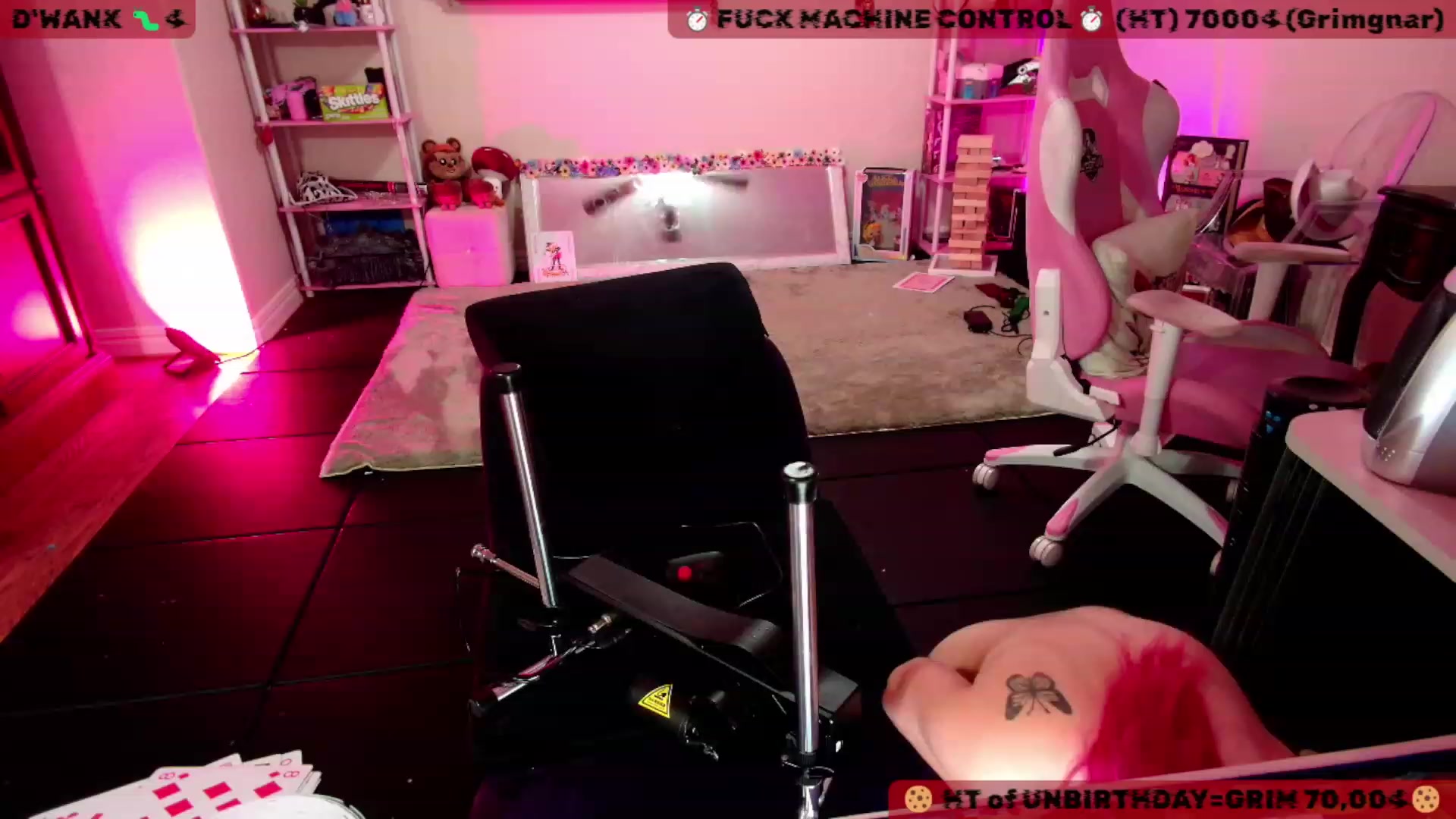 Gallery image thumbnail from JessWhitmore's myfreecams stream on, 11/23/2023, 07:39 image 1 of 20