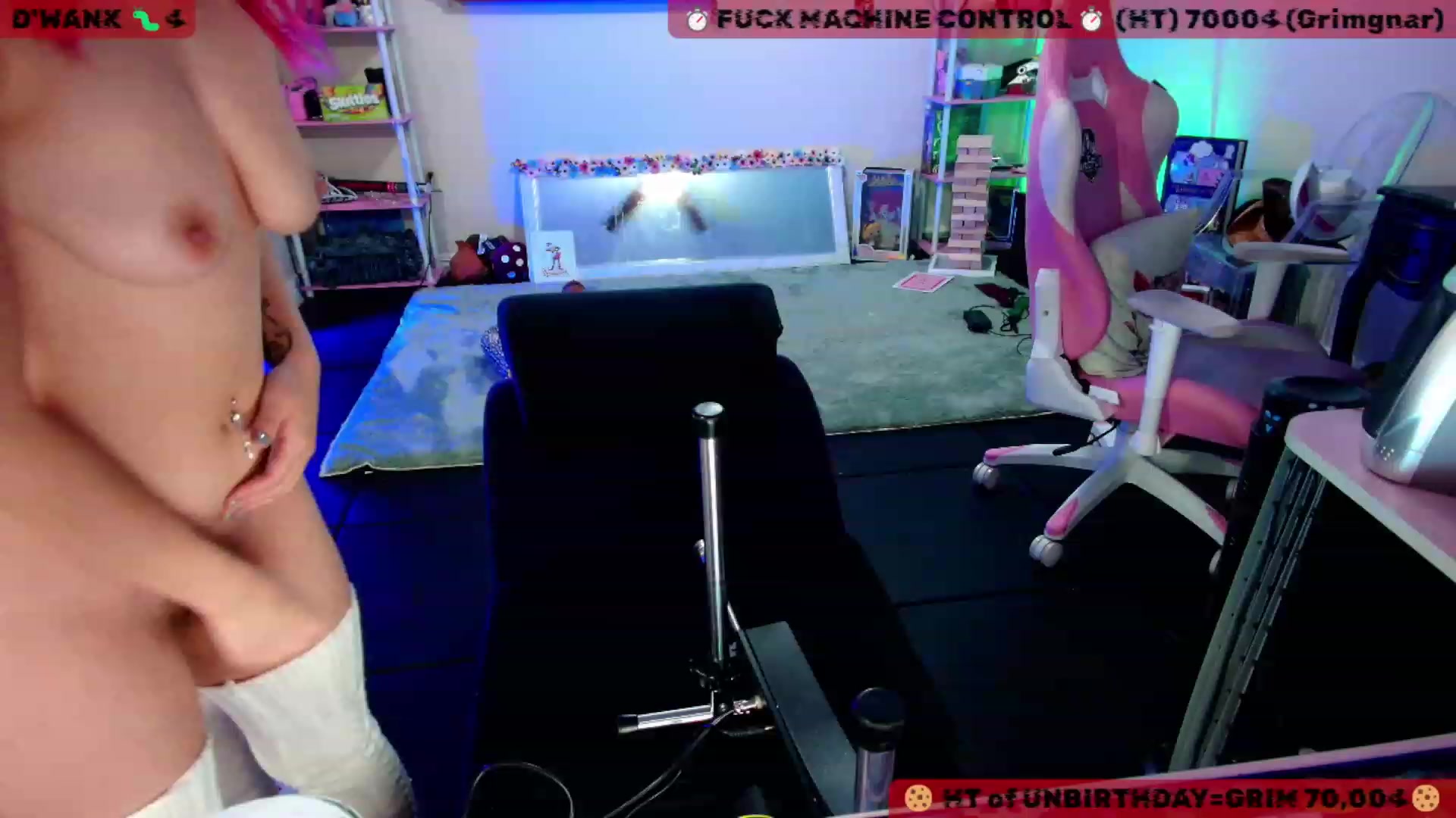 Gallery image thumbnail from JessWhitmore's myfreecams stream on, 11/23/2023, 07:39 image 7 of 20