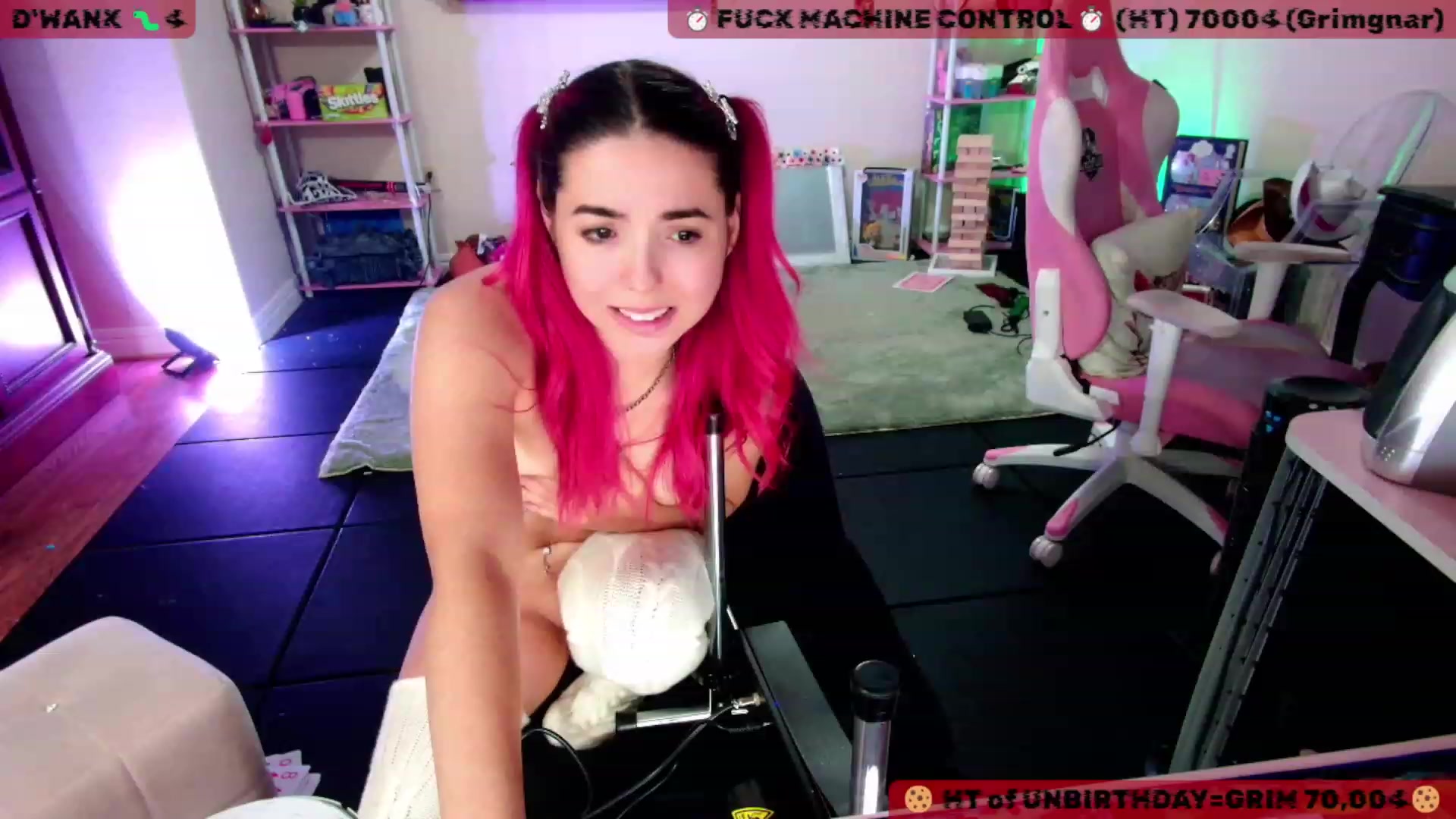 Gallery image thumbnail from JessWhitmore's myfreecams stream on, 11/23/2023, 07:39 image 5 of 20