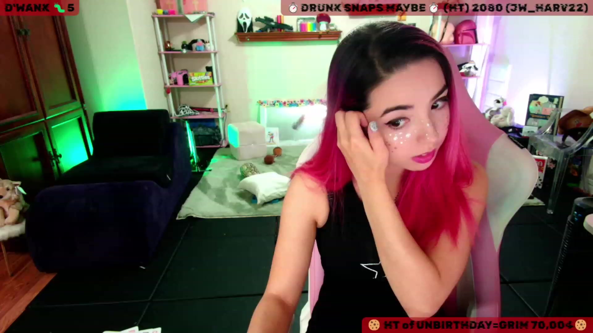 Gallery image thumbnail from JessWhitmore's myfreecams stream on, 11/25/2023, 07:29 image 1 of 20