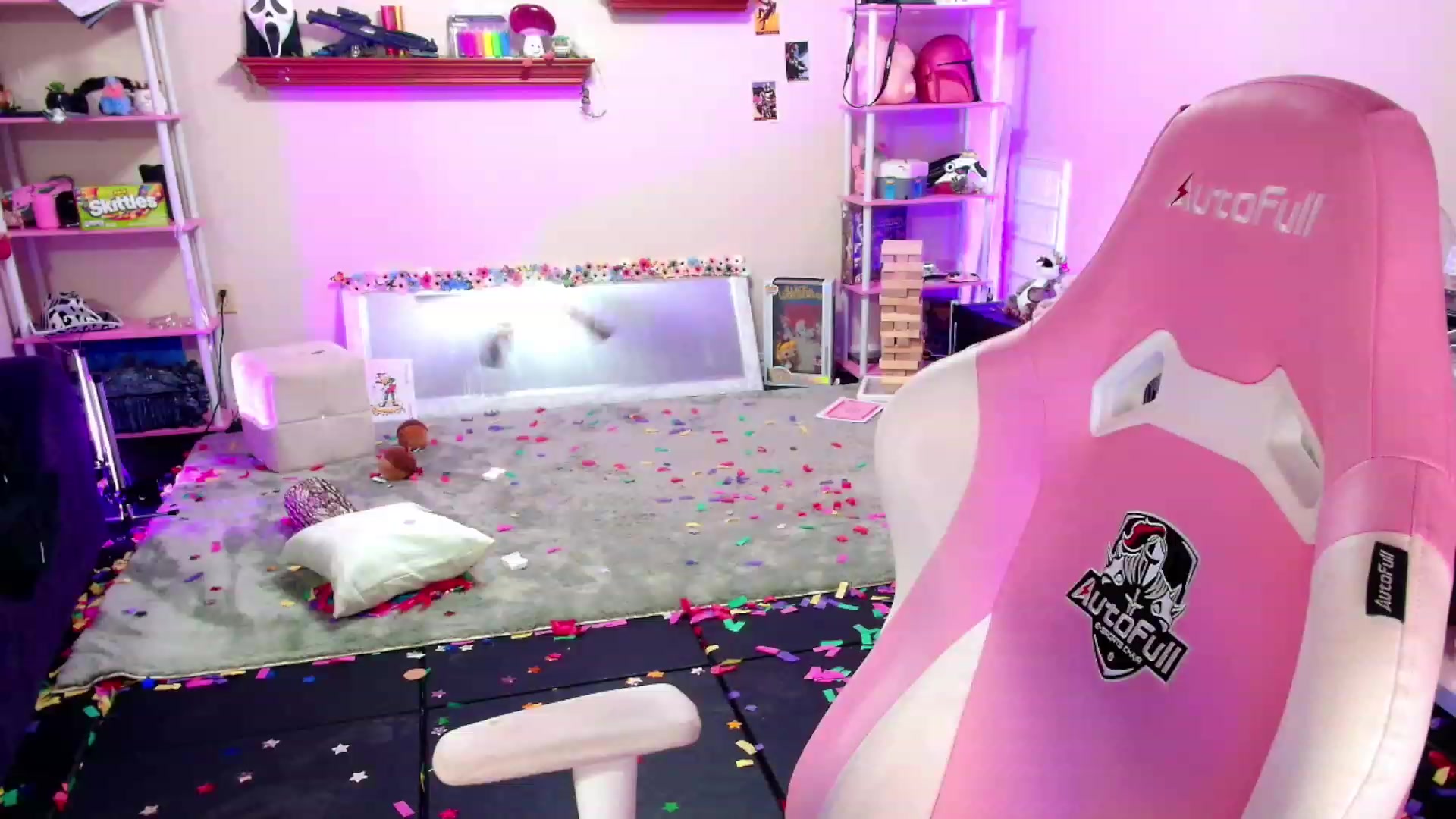 Gallery image thumbnail from JessWhitmore's myfreecams stream on, 11/27/2023, 09:08 image 17 of 20