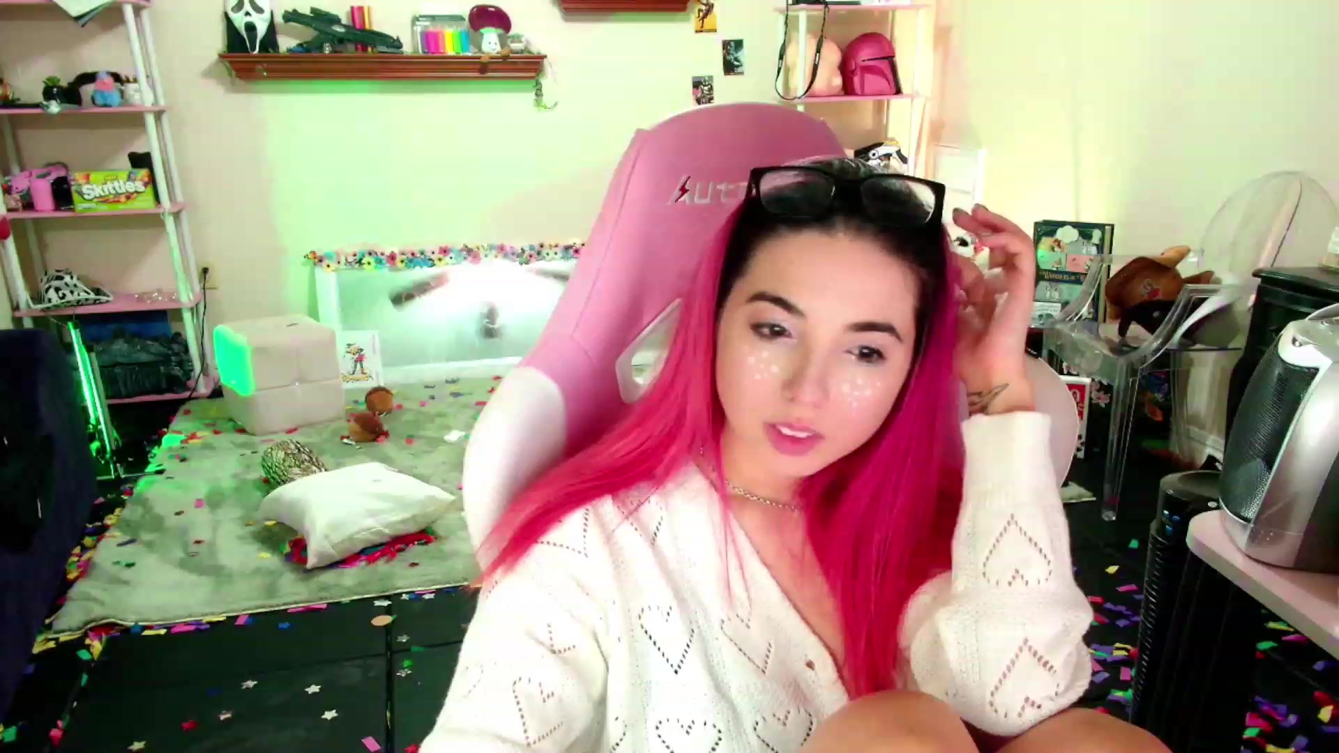 Gallery image thumbnail from JessWhitmore's myfreecams stream on, 11/27/2023, 09:08 image 19 of 20