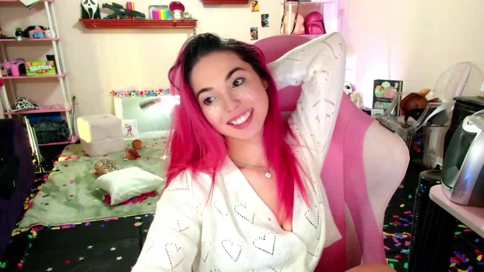 Gallery image thumbnail from JessWhitmore's myfreecams stream on, 11/27/2023, 09:08 image 18 of 20
