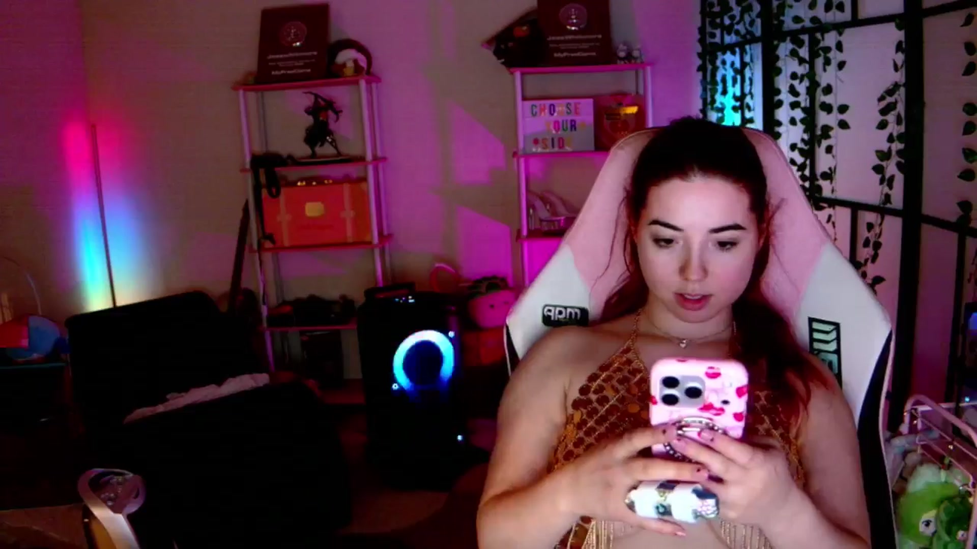 Gallery image thumbnail from JessWhitmore's myfreecams stream on, 03/25/2026, 07:12 image 17 of 20