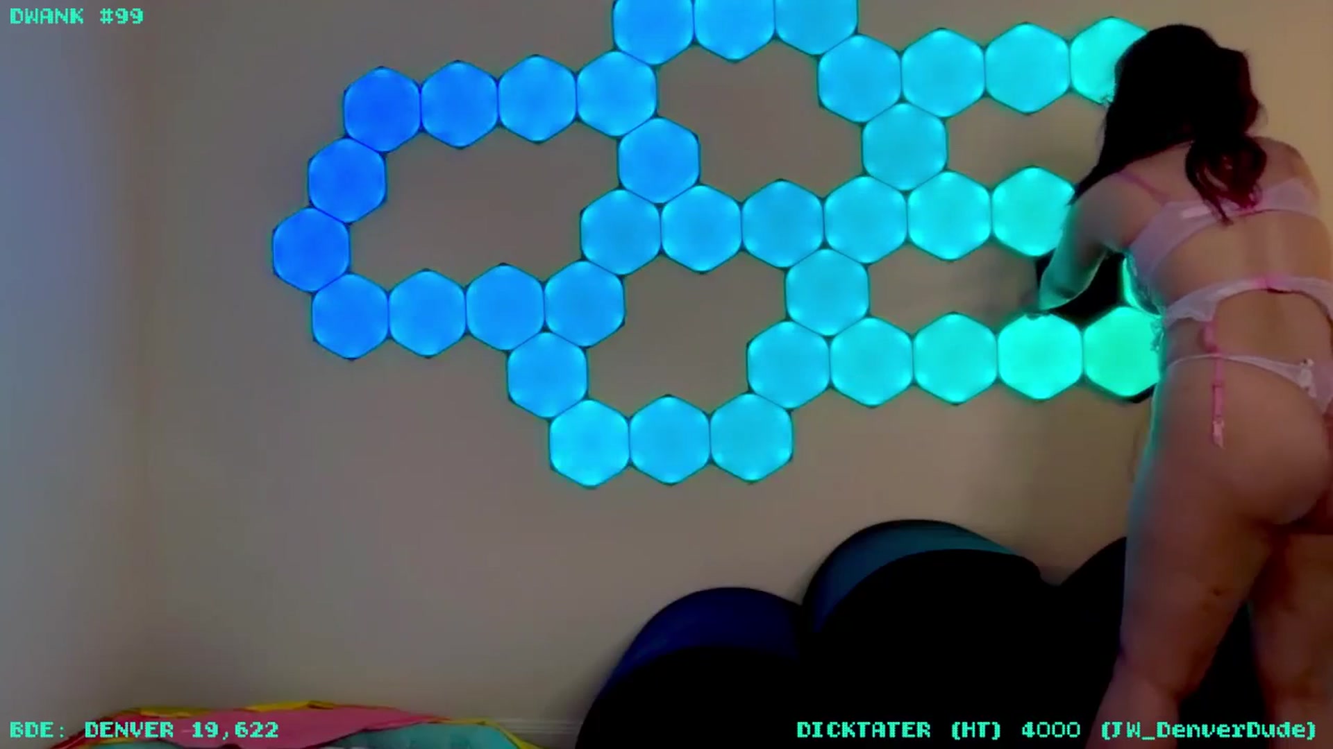 Gallery image thumbnail from JessWhitmore's myfreecams stream on, 04/25/2026, 04:03 image 9 of 20