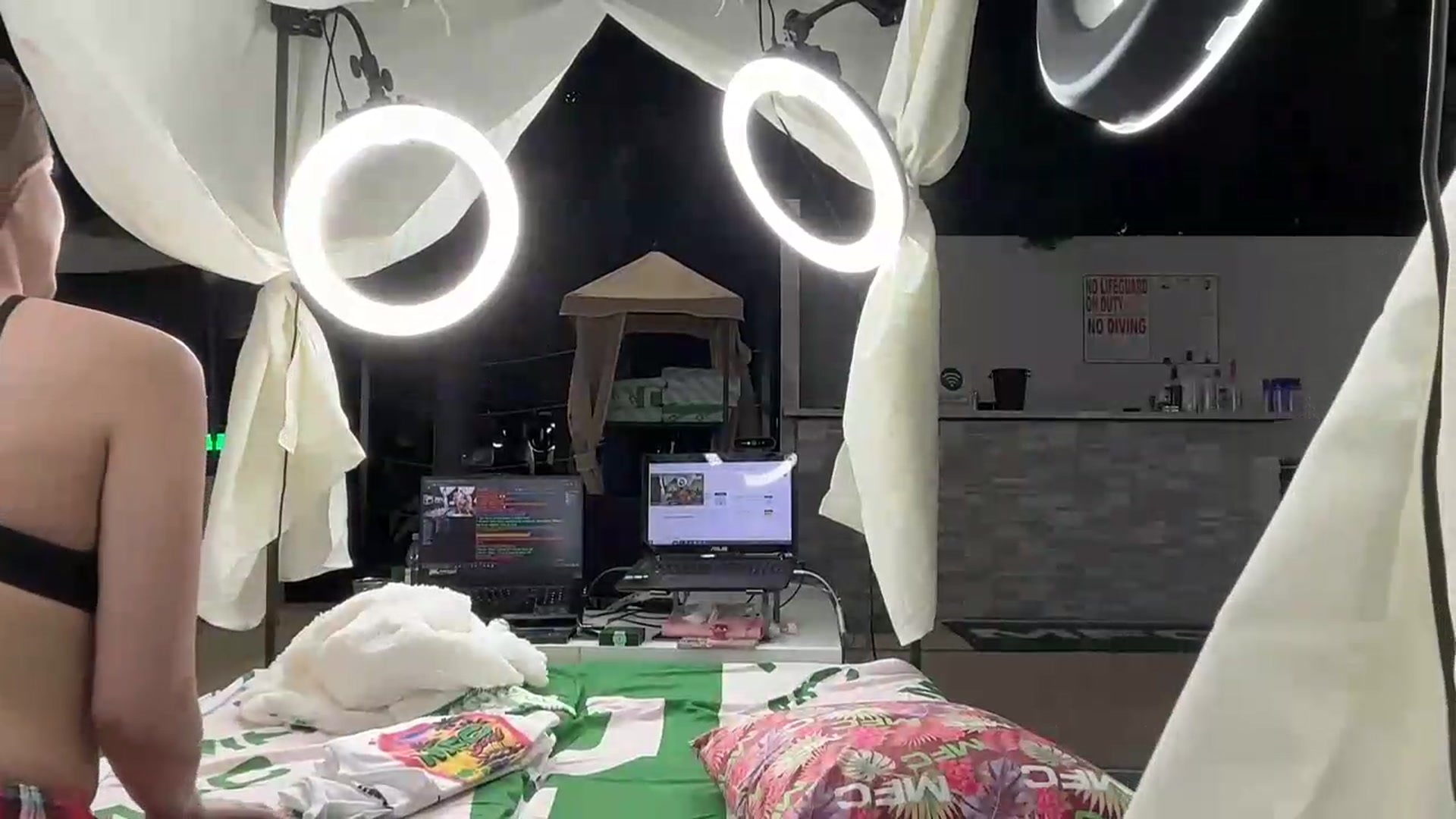 Gallery image thumbnail from JessWhitmore's myfreecams stream on, 05/19/2026, 06:16 image 9 of 20