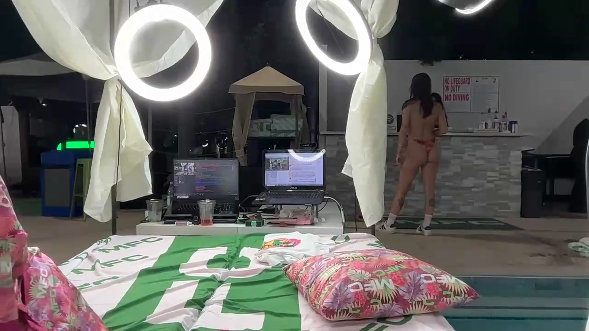 Gallery image thumbnail from JessWhitmore's myfreecams stream on, 05/19/2026, 06:16 image 16 of 20