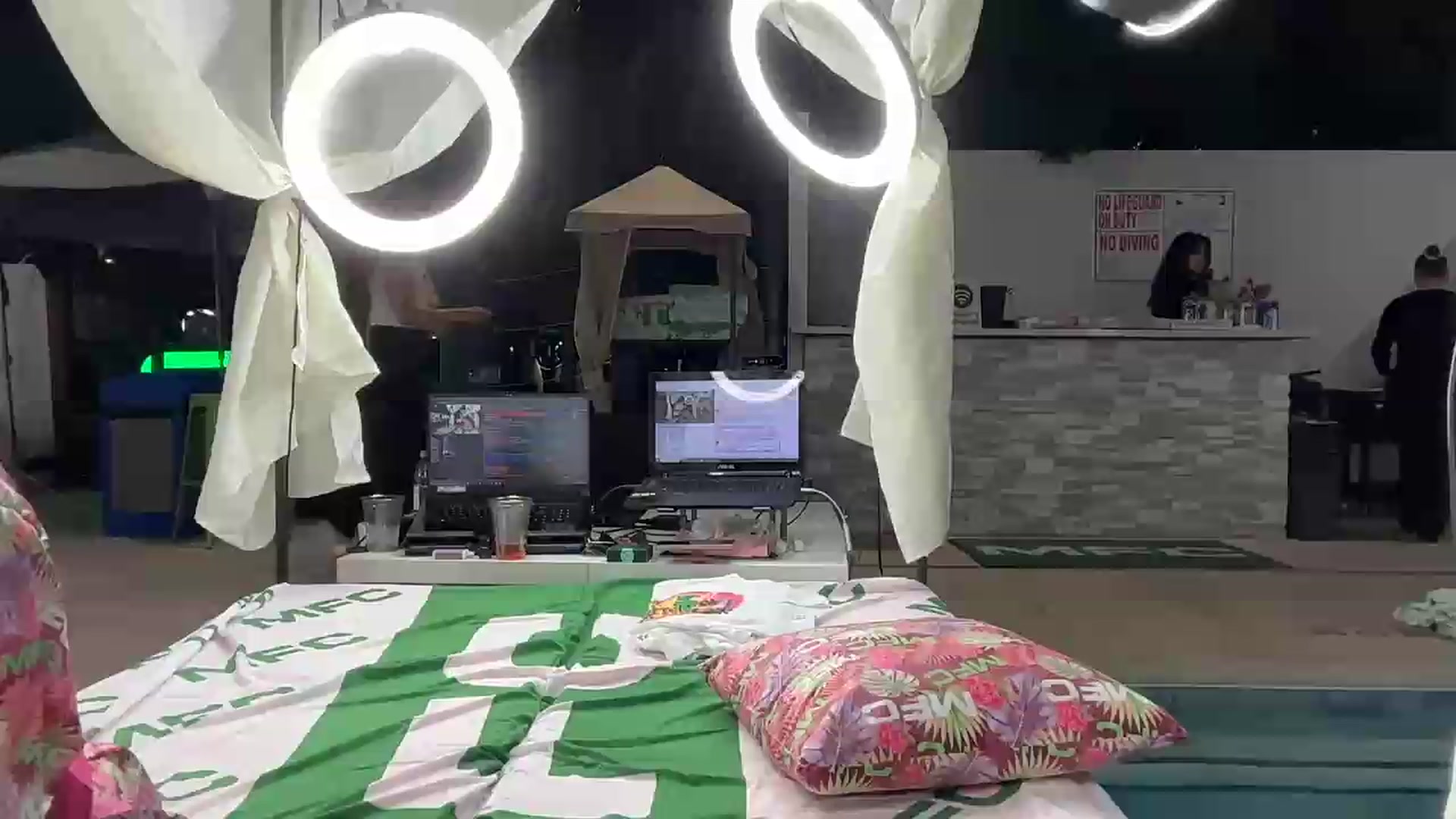 Gallery image thumbnail from JessWhitmore's myfreecams stream on, 05/19/2026, 06:16 image 15 of 20