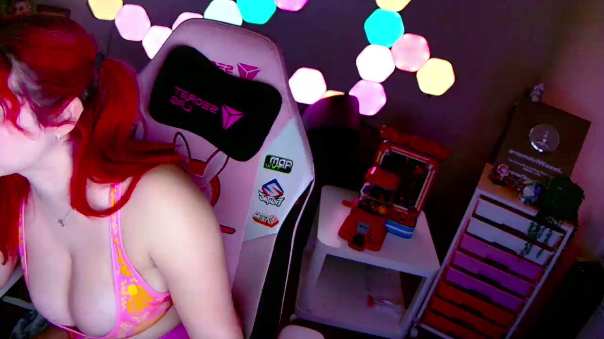Gallery image thumbnail from JessWhitmore's myfreecams stream on, 08/27/2026, 08:56 image 13 of 20