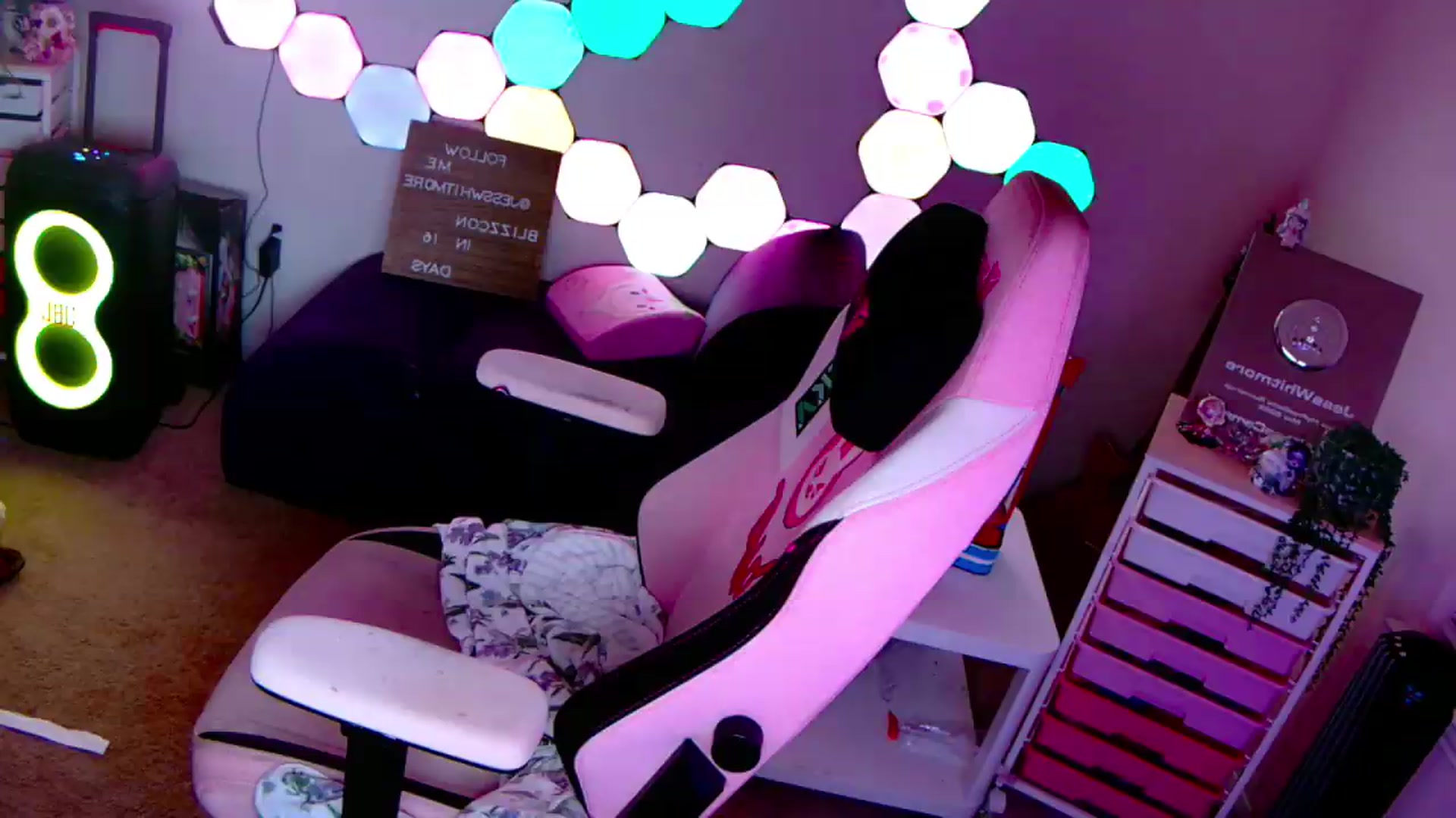 Gallery image thumbnail from JessWhitmore's myfreecams stream on, 08/27/2026, 08:56 image 10 of 20