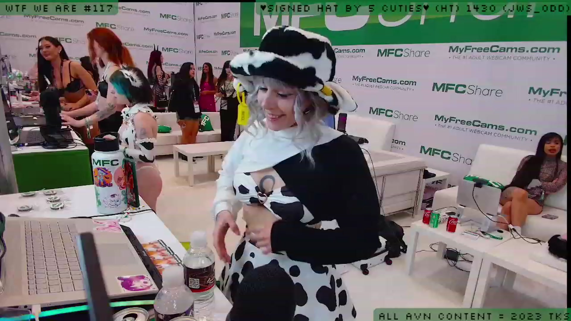 Gallery image thumbnail from JessWhitmore_'s myfreecams stream on, 01/06/2023, 04:04 image 2 of 20