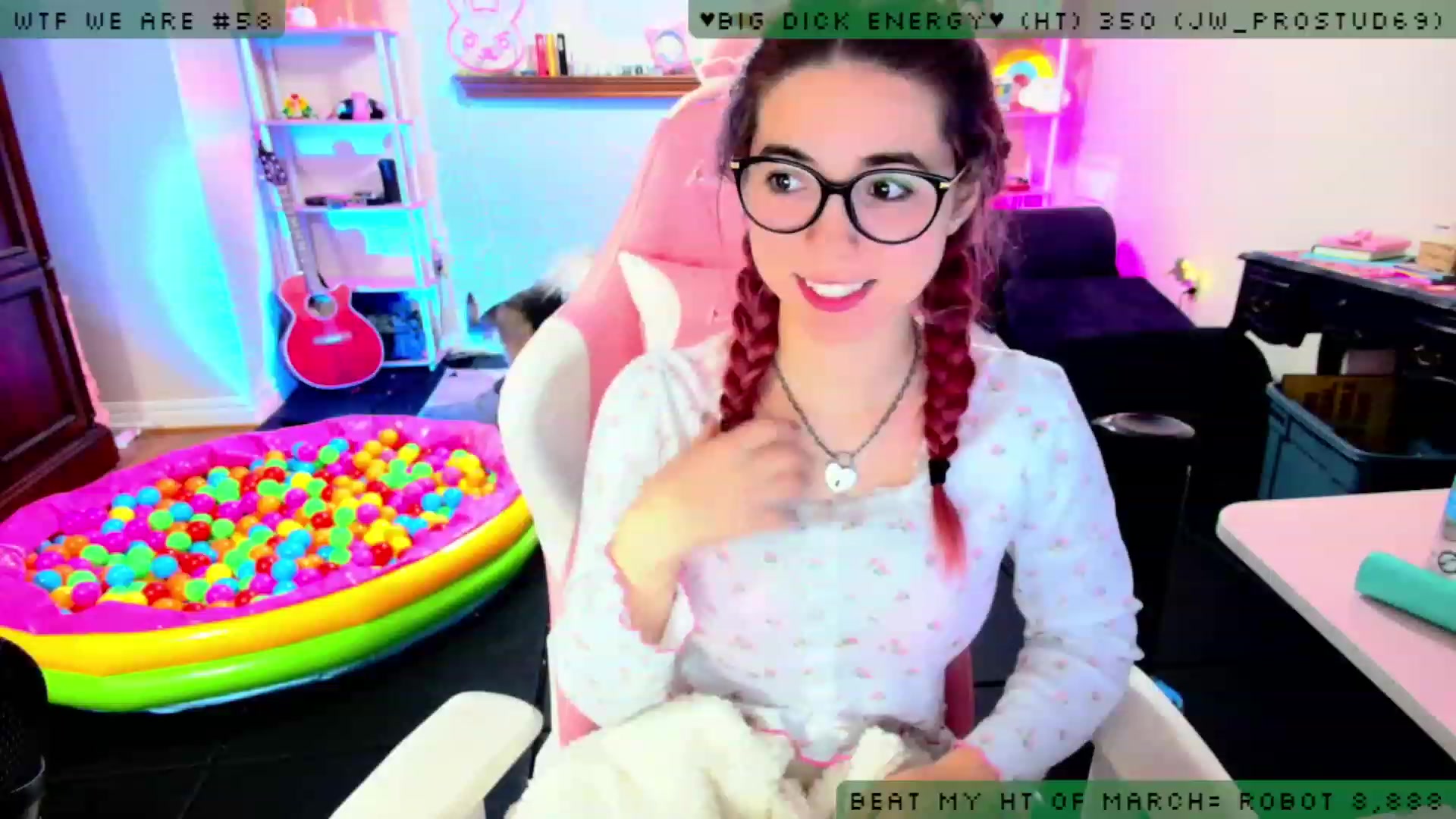 Gallery image thumbnail from JessWhitmore_'s myfreecams stream on, 03/09/2023, 04:17 image 15 of 20
