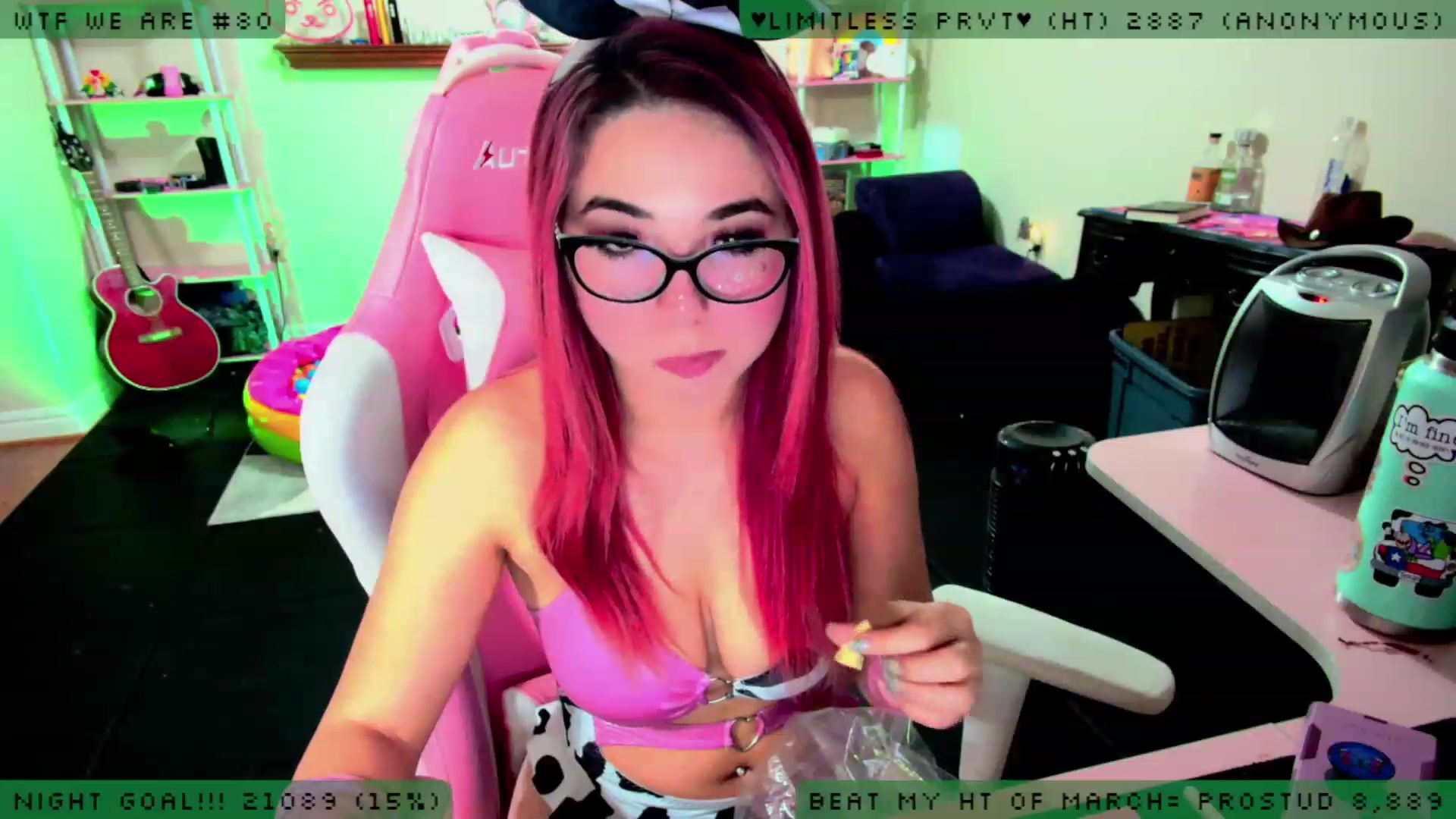 Gallery image thumbnail from JessWhitmore_'s myfreecams stream on, 03/19/2023, 07:08 image 7 of 20