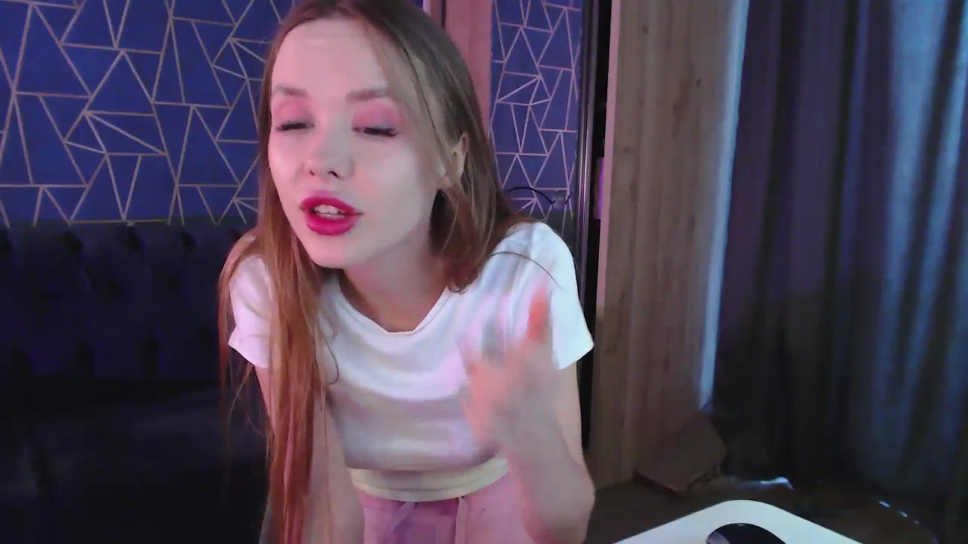 Gallery image thumbnail from Jess_peach's myfreecams stream on, 10/15/2023, 16:06 image 3 of 20