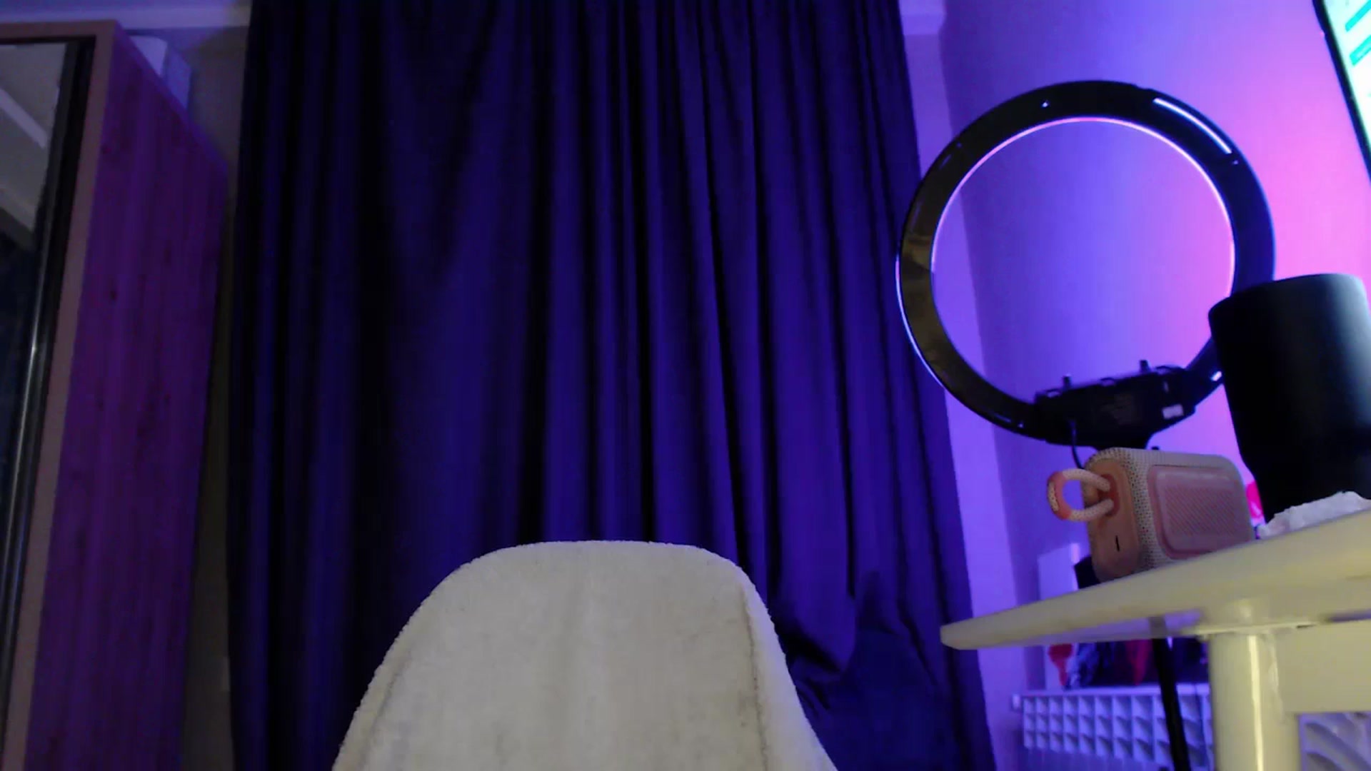 Gallery image thumbnail from Jess_peach's myfreecams stream on, 12/01/2023, 17:57 image 10 of 20