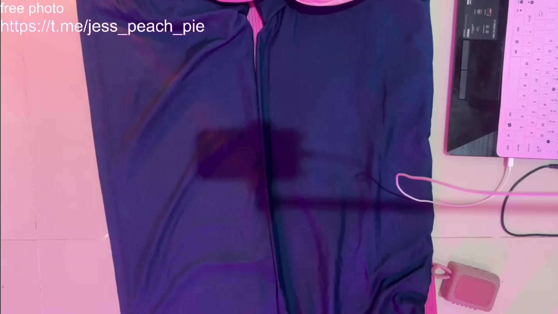 Gallery image thumbnail from Jess_peach's myfreecams stream on, 07/14/2024, 04:37 image 5 of 20