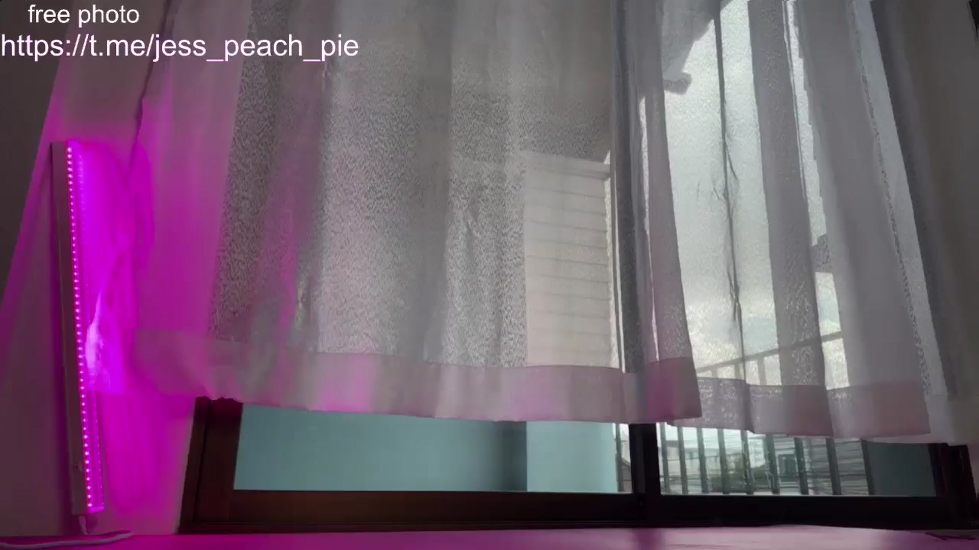 Gallery image thumbnail from Jess_peach's myfreecams stream on, 10/17/2024, 01:33 image 13 of 20