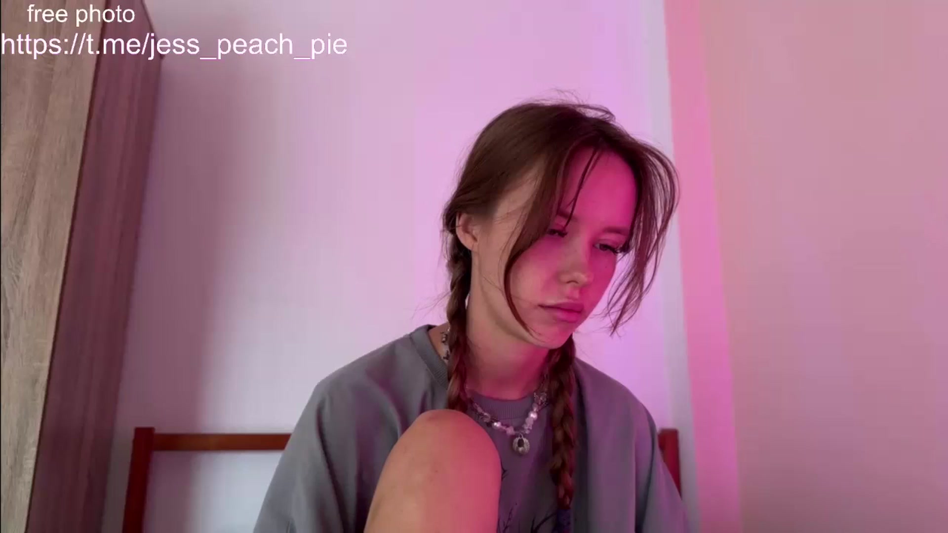 Gallery image thumbnail from Jess_peach's myfreecams stream on, 11/21/2024, 07:21 image 17 of 20