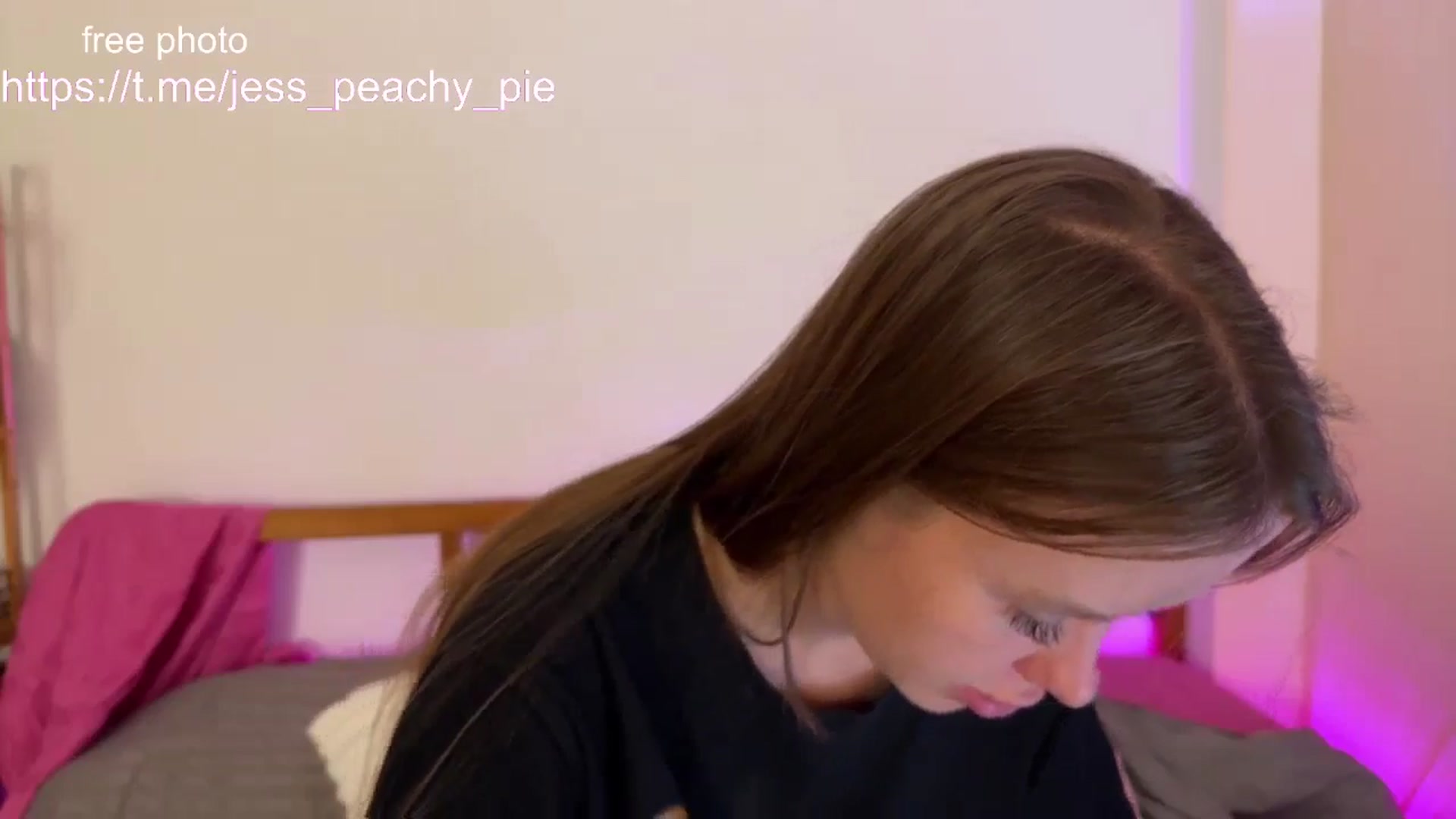 Gallery image thumbnail from Jess_peach's myfreecams stream on, 12/22/2024, 17:52 image 8 of 20