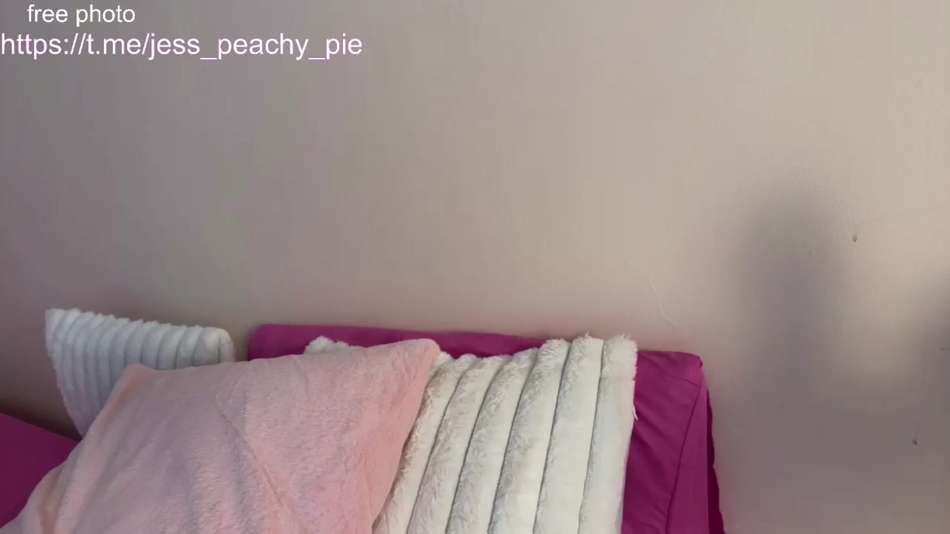 Gallery image thumbnail from Jess_peach's myfreecams stream on, 12/27/2024, 07:39 image 9 of 20