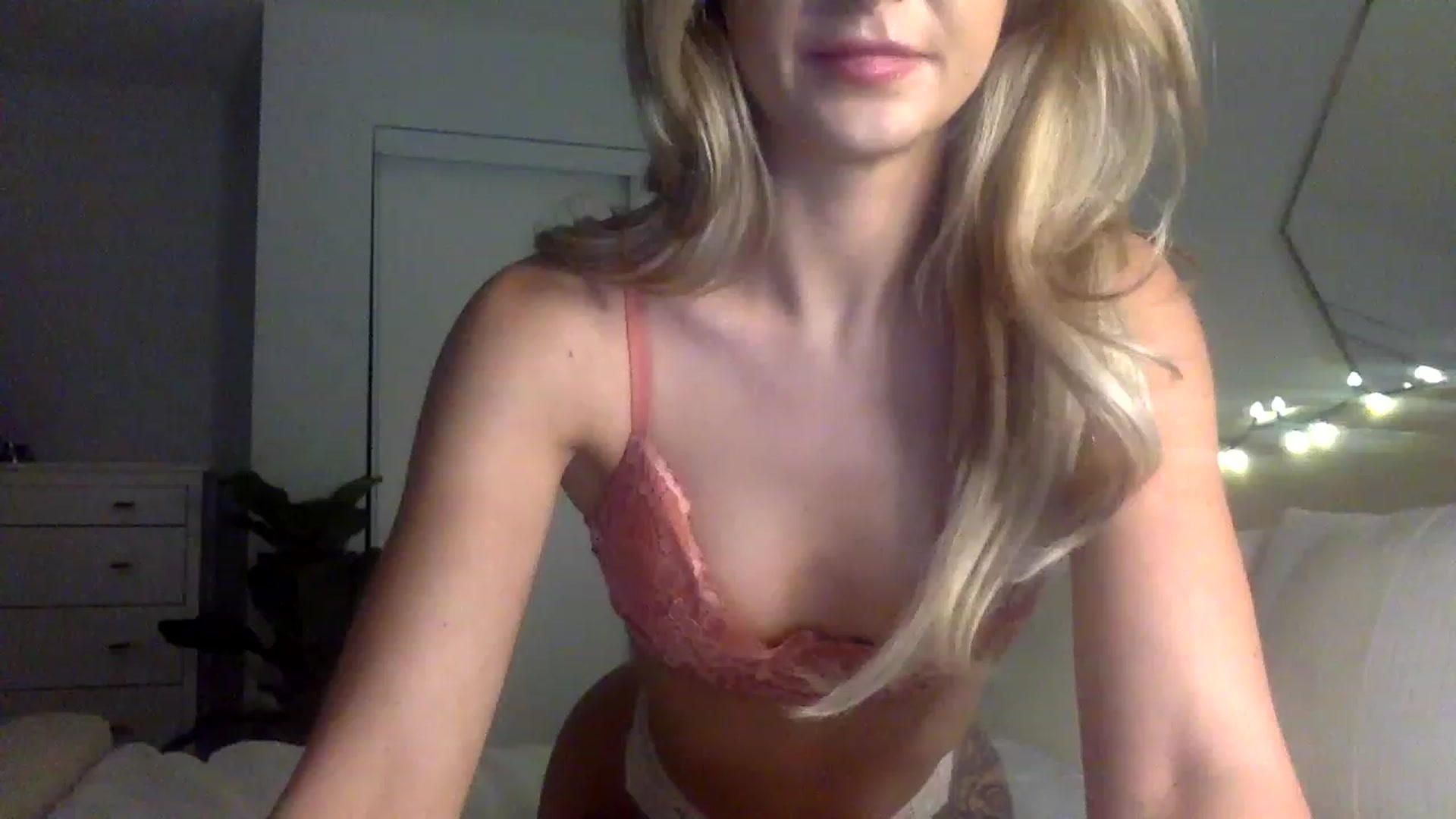 Gallery image thumbnail from JessaxJade's myfreecams stream on, 12/23/2022, 23:37 image 20 of 20