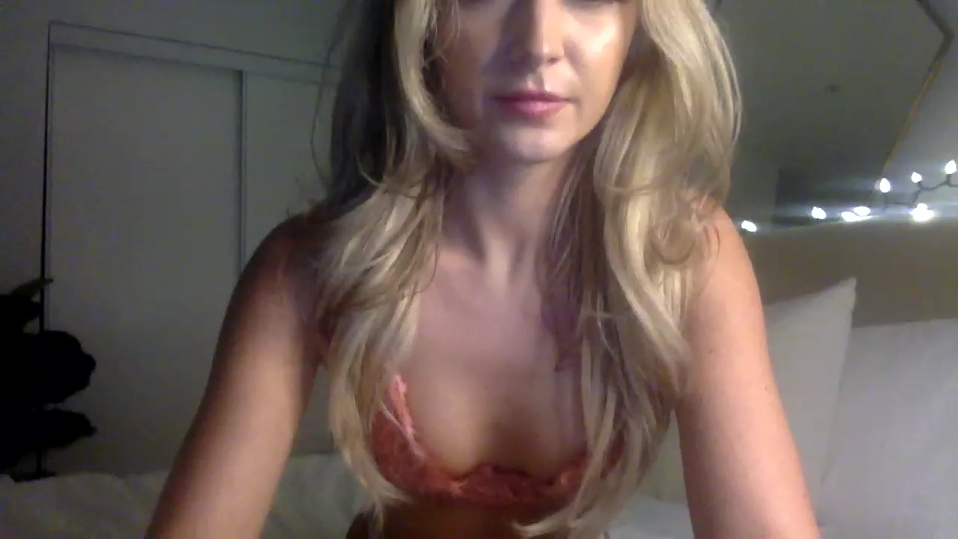 Gallery image thumbnail from JessaxJade's myfreecams stream on, 12/23/2022, 23:37 image 11 of 20