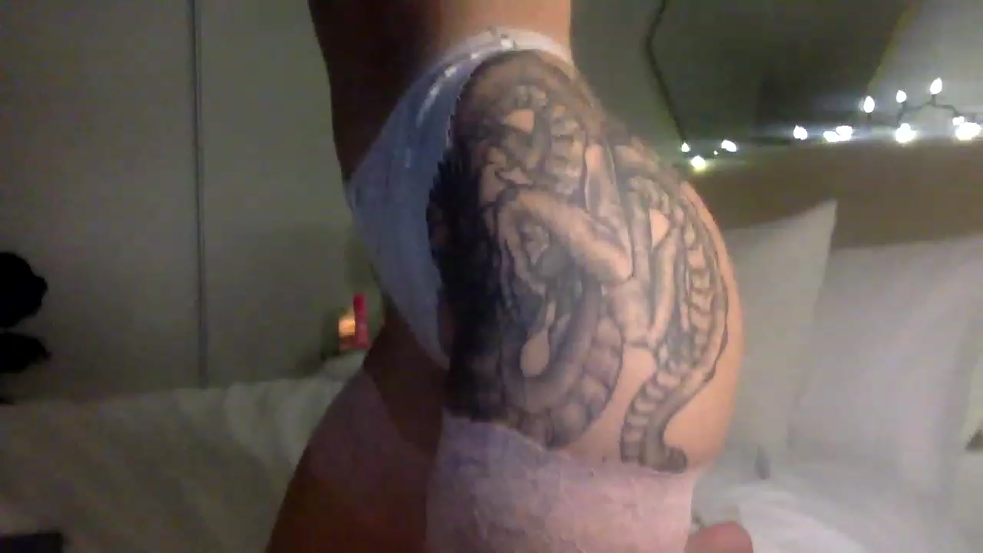 Gallery image thumbnail from JessaxJade's myfreecams stream on, 12/23/2022, 23:37 image 5 of 20