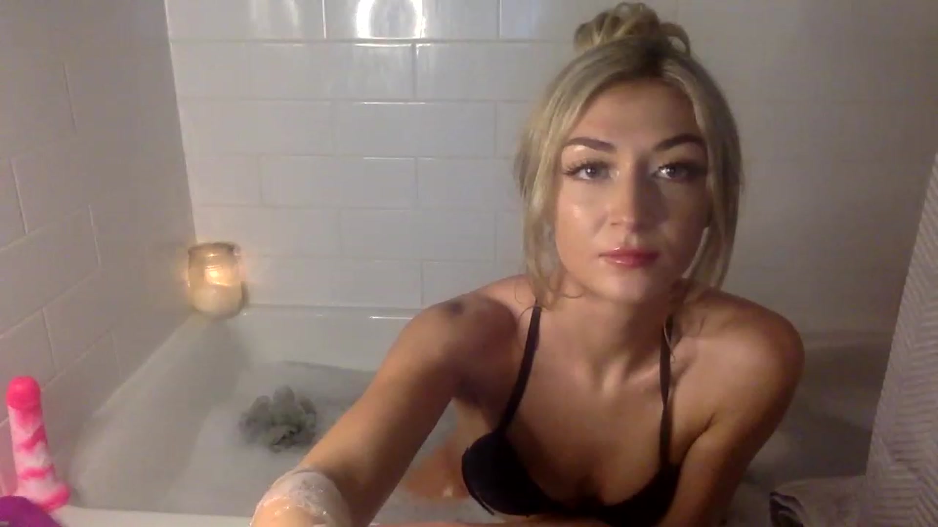 Gallery image thumbnail from JessaxJade's myfreecams stream on, 12/24/2022, 01:34 image 3 of 20
