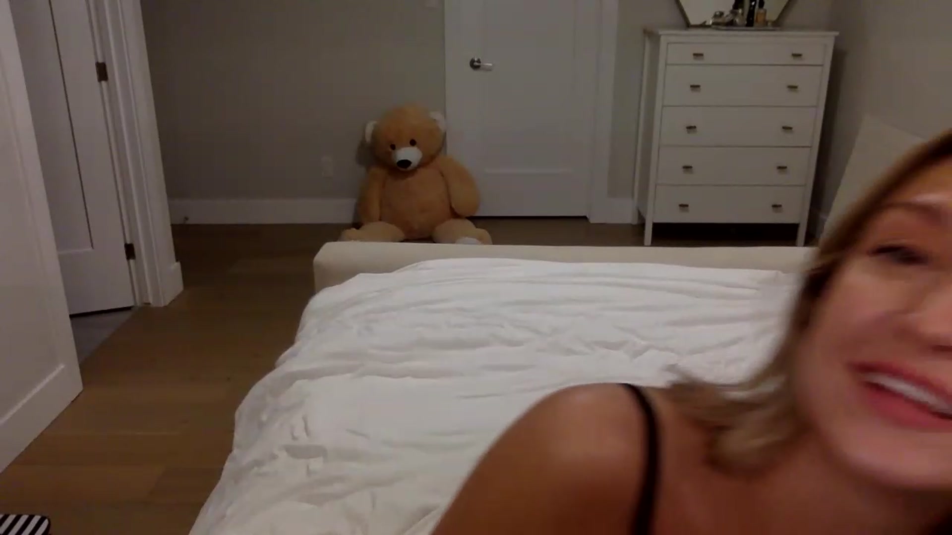 Gallery image thumbnail from JessaxJade's myfreecams stream on, 05/12/2023, 05:37 image 18 of 20