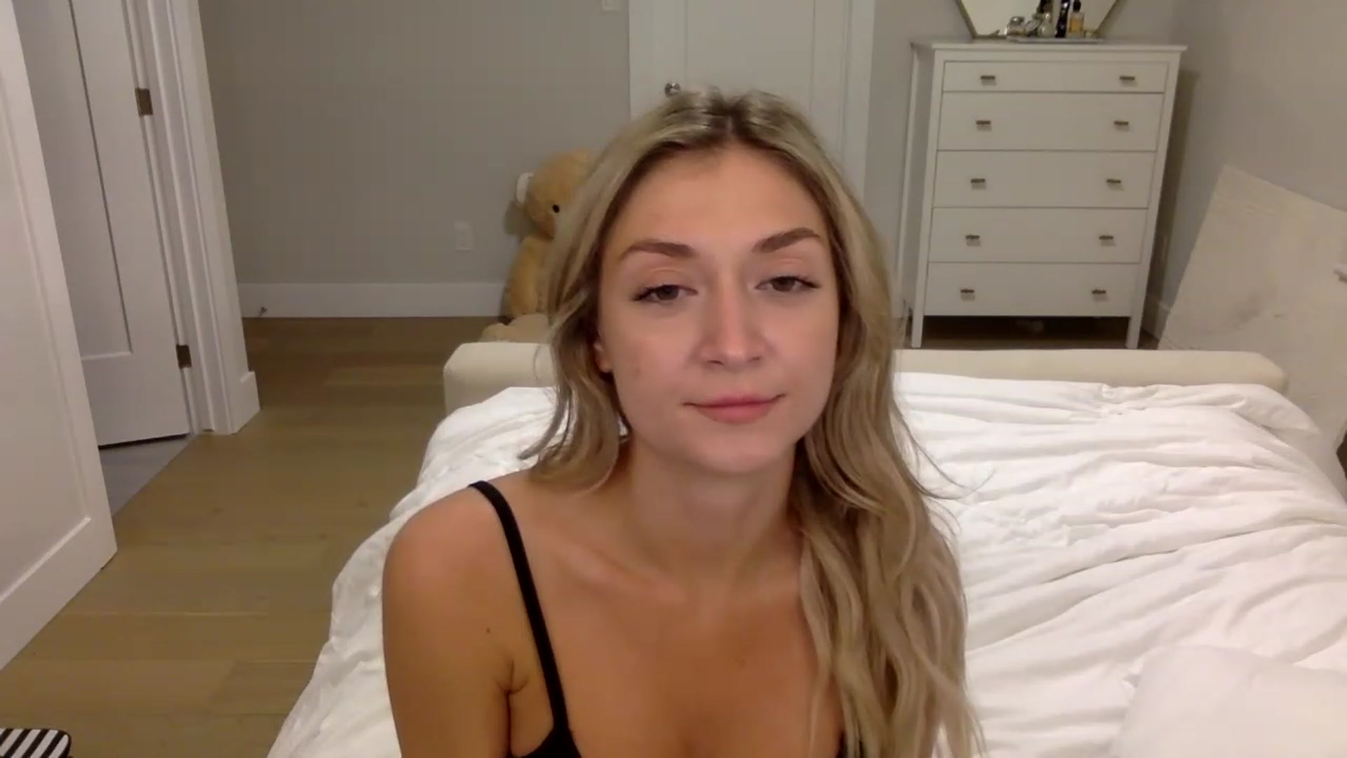 Gallery image thumbnail from JessaxJade's myfreecams stream on, 05/12/2023, 05:37 image 20 of 20